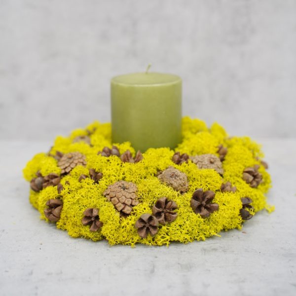 Подсвечник со свечой в салатовом цвете